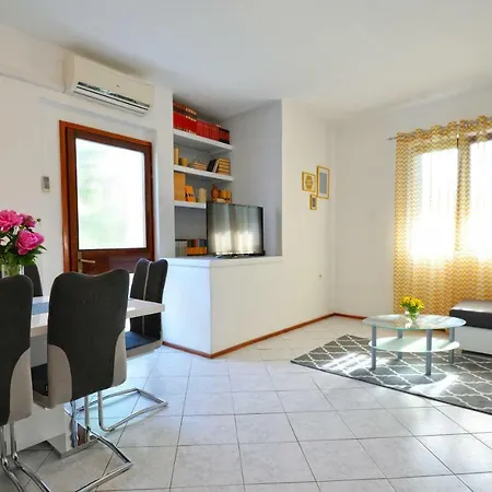 Apartment In Murter Exterior photo