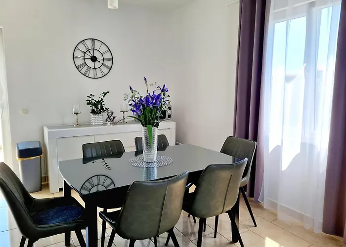 Apartment In Murter